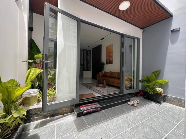 Nhà 2 tầng ngay trung tâm phố hải châu cách phố đi bộ cầu rồng công viên apec đà nẵng 700m