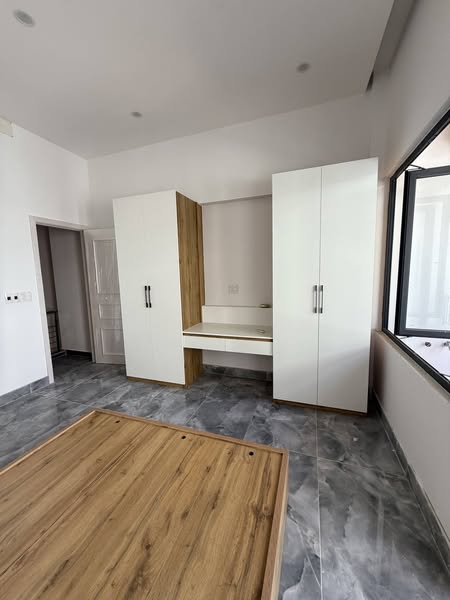 Nhà 2 tầng - kiệt oto - hàng xóm toàn cán bộ - khu vực tây nhiều hơn ta.