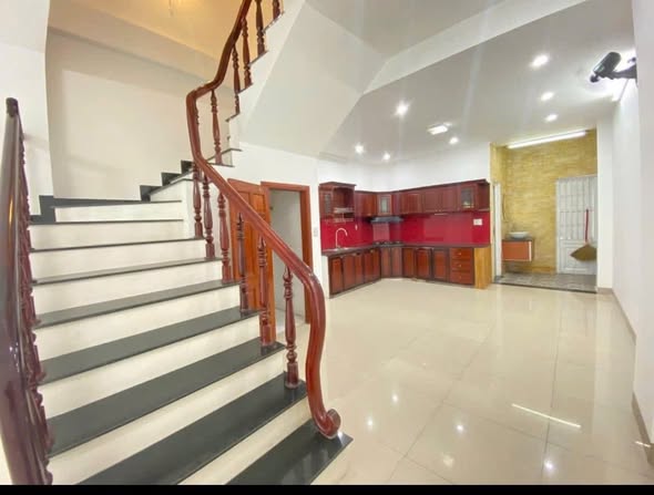 Cho thuê nhà 4 tầng mặt tiền hòa minh, liên chiểu.