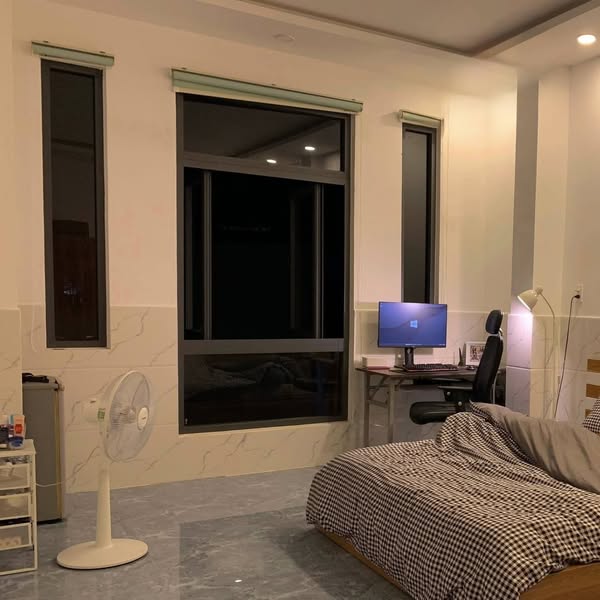 Bán gấp tòa căn hộ 5 tầng thang máy - hai mặt tiền đường 5m5 - ô tô đỗ - dòng tiền 40 triệu/tháng - vị trí giao ngay nguyễn hoàng - chủ định cư mỹ bán lại rất rẻ chỉ 10 đồng