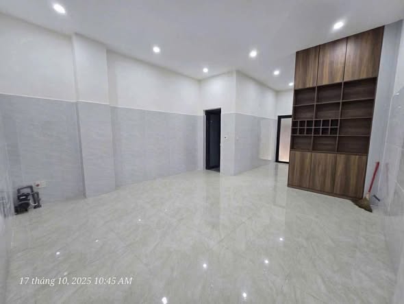 Cho thuê nhà 3 tầng mặt tiền đặng dung gần chợ hòa khánh.