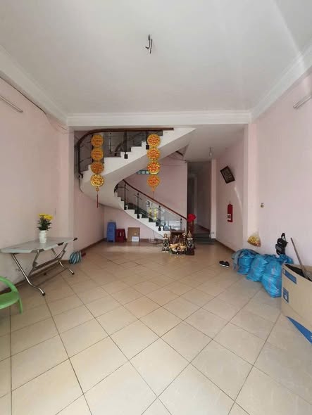 Cho thuê nhà 3 tầng đường đặng như mai, hòa an, gần bến xe trung tâm.