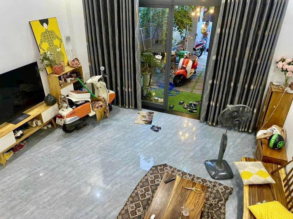 Cho thuê nhà 2 tầng đúc mặt tiền đinh nhật tân, sau bến xe đà nẵng,