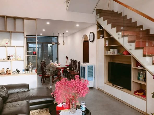 Chào bán gấp căn nhà đẹp 3 tầng đúc kiên cố mặt tiền hoà phú 10