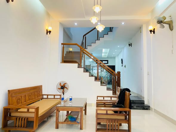 Chào bán nhà 4 tầng mặt tiền đường lê lai