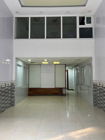 Cho thuê nhà mặt tiền đg 5m5 gần kinh dương vương, nguyễn sinh sắc