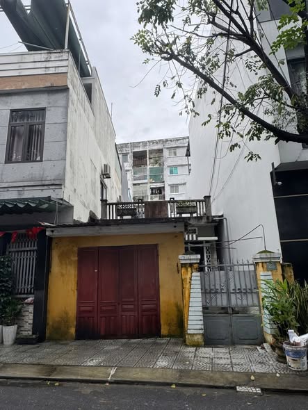 Bán đất tặng nhà c4 cũ mặt tiền đường mai dị