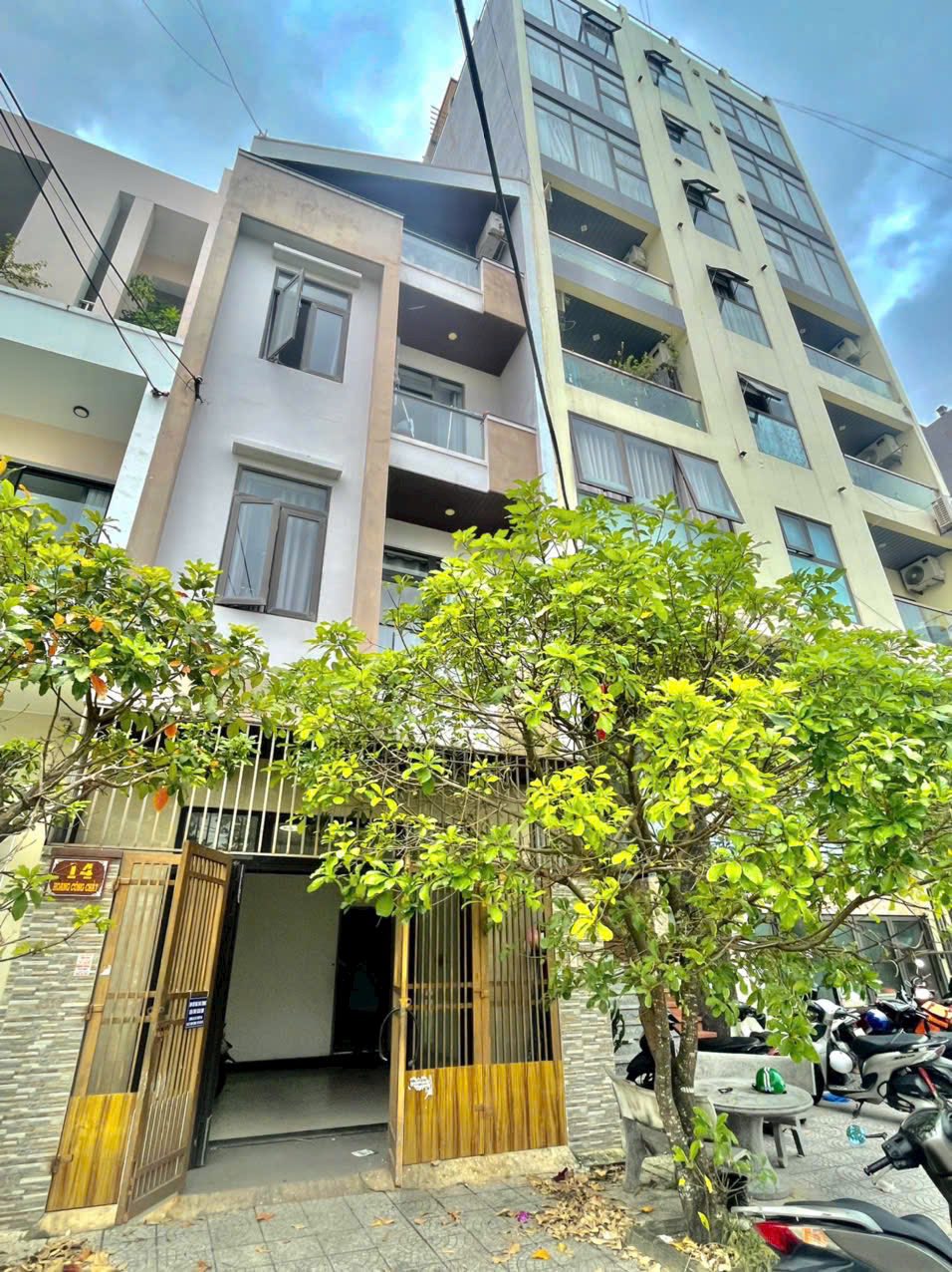 Chỉ hơn 9 tỷ , sở hữu ngay toà căn hộ 4 tầng 10 phòng - mặt tiền khuê mỹ , sát bãi tắm sơn thuỷ