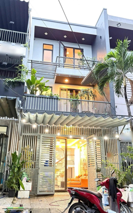 Bán gấp nhà mặt tiền phố huy cận, hải châu, đường 5,5m ô tô tránh - 70.2m2 - 3 tầng