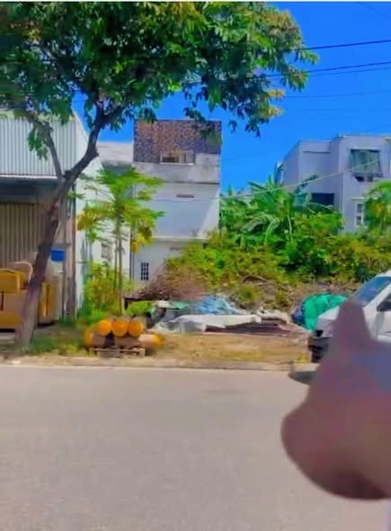 Bán đất mặt tiền đường 10m5 nguyễn xí ,gần biển