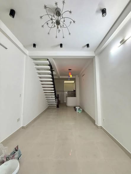 Cho thuê nhà 3 tầng mặt tiền phan kế bính gần đống đa và hải hồ
