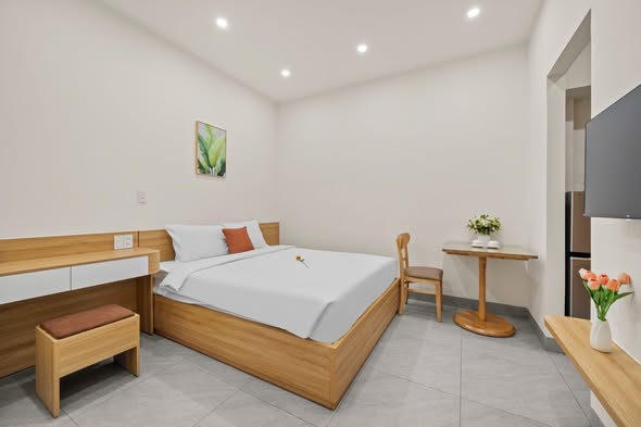 Studio apartment available for long-term lease to foreign tenants only, price 6.5 million vnd