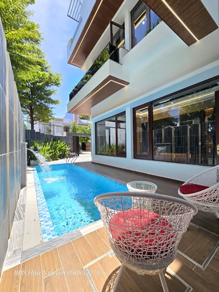 Chỉ với hơn 100tr/m2 đã có thể sở hữu căn villa phố biển đà nẵng.