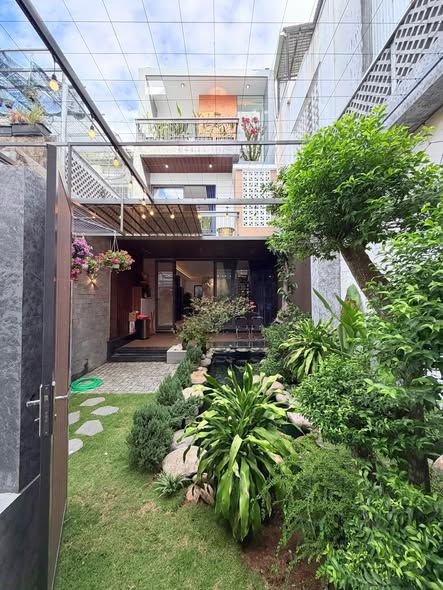 Nhà 3 tầng sân vườn hồ cá xinh nguyễn phước nguyên -thanh khê