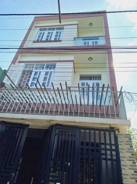 Cho thuê nhà 3 tầng kiệt trần đình tri- liên chiểu, kiệt vào 3m gần đường chính