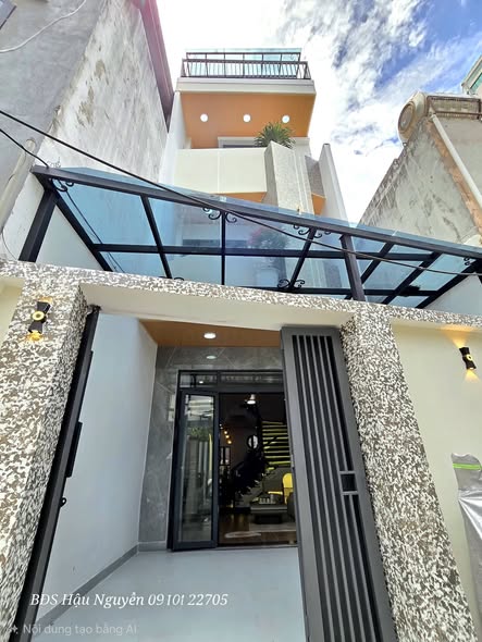 Siêu phẩm 4 tầng sau lưng mặt tiền lâm hoành sát võ nguyên giáp biển mỹ khê vài bước chân